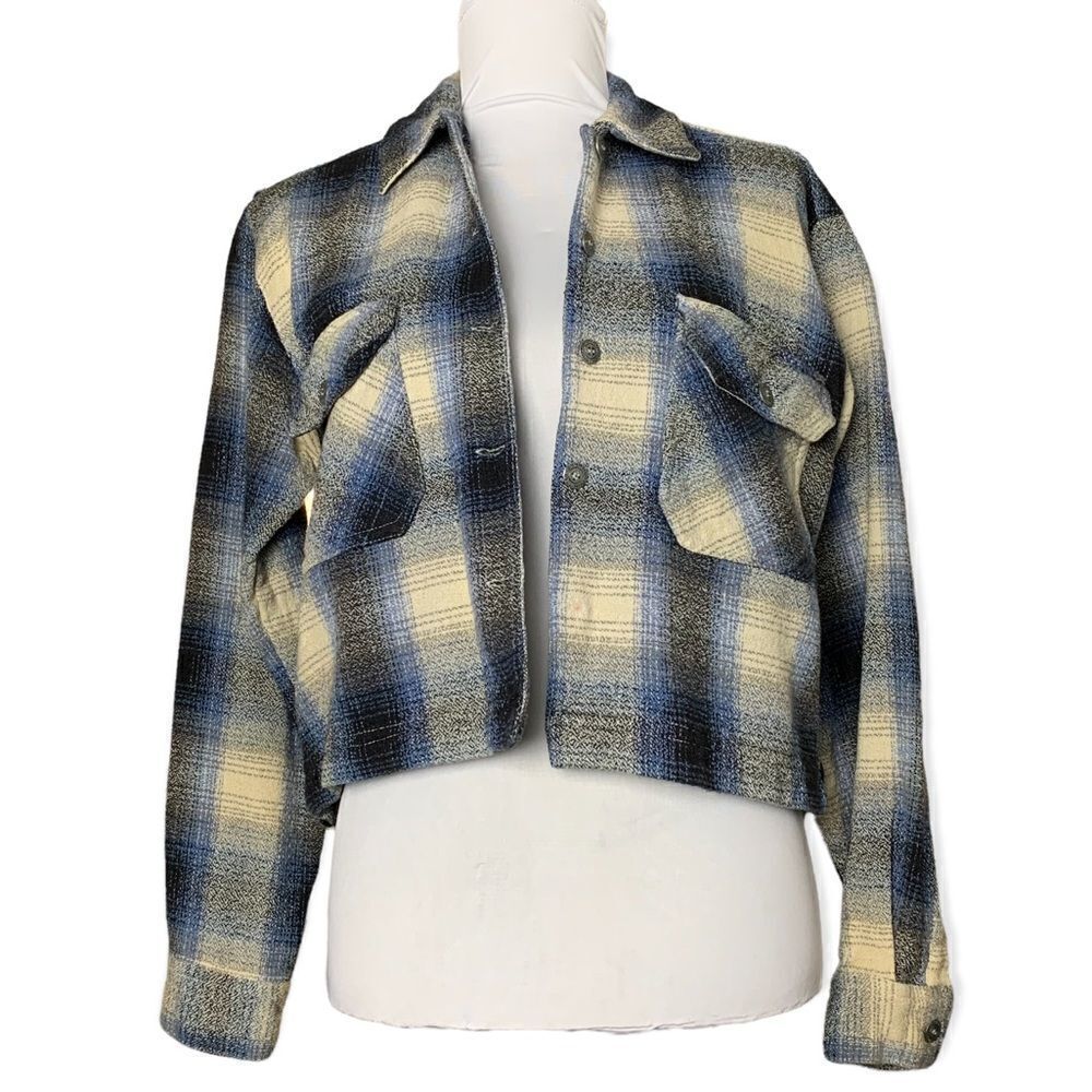 COMMITTED women’s cropped plaid shacket sz M